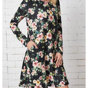 ✨NEW!! Size 4 or Size 6 Floral Print Long Sleeve Dress